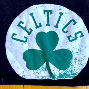 NBA  🏀 Celtics Fan Cropped Sweatshirt.